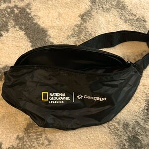 Natgeo fanny pack for the geography nerd in your life 🌍